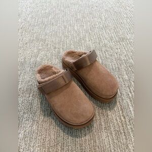 UGG Goldenstar Cozy Clogs